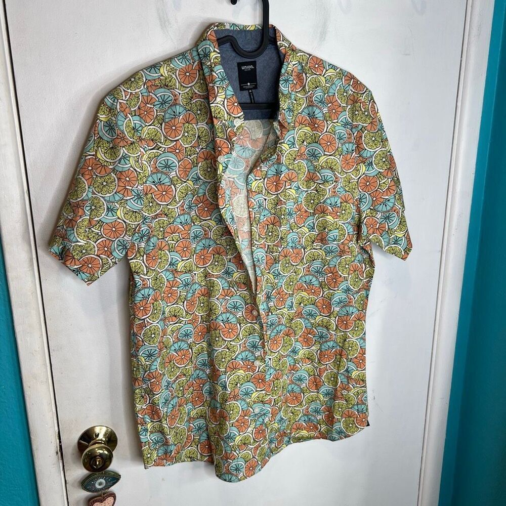 Union sea wa lemon and lime print short-sleeve button-down shirt made of a cotto